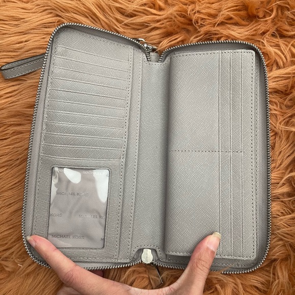 Michael Kors wallet - Picture 4 of 5